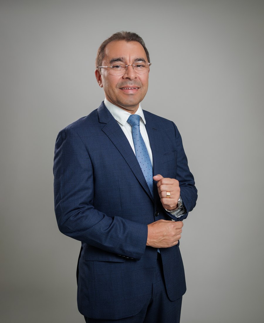 Edilson Tavares em retrato formal
